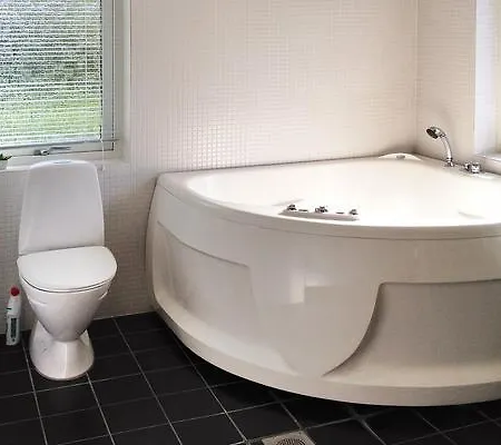 Three-bedroom Holiday In 6 *